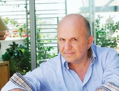 Ο Μουρατίδης «κλείνει» σπίτια: «Αυτές είναι οι κυρίες που πουλούσαν το κoρμί τους και τώρα το παίζουν μανούλες…»